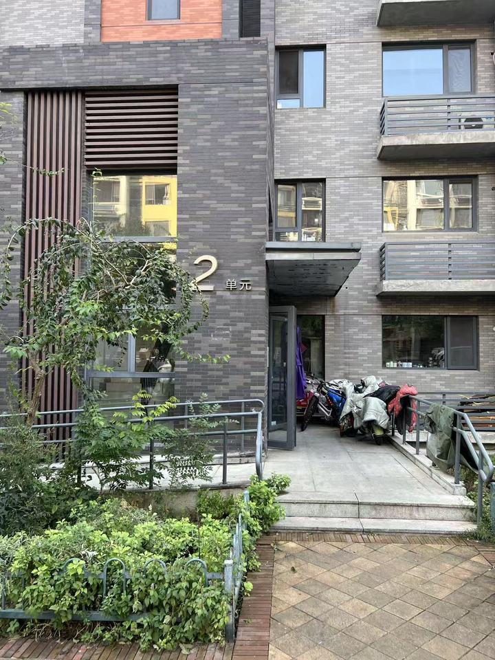 济南市历城区万象新天小区四区11号楼2-402房产(证号: 历城181962)