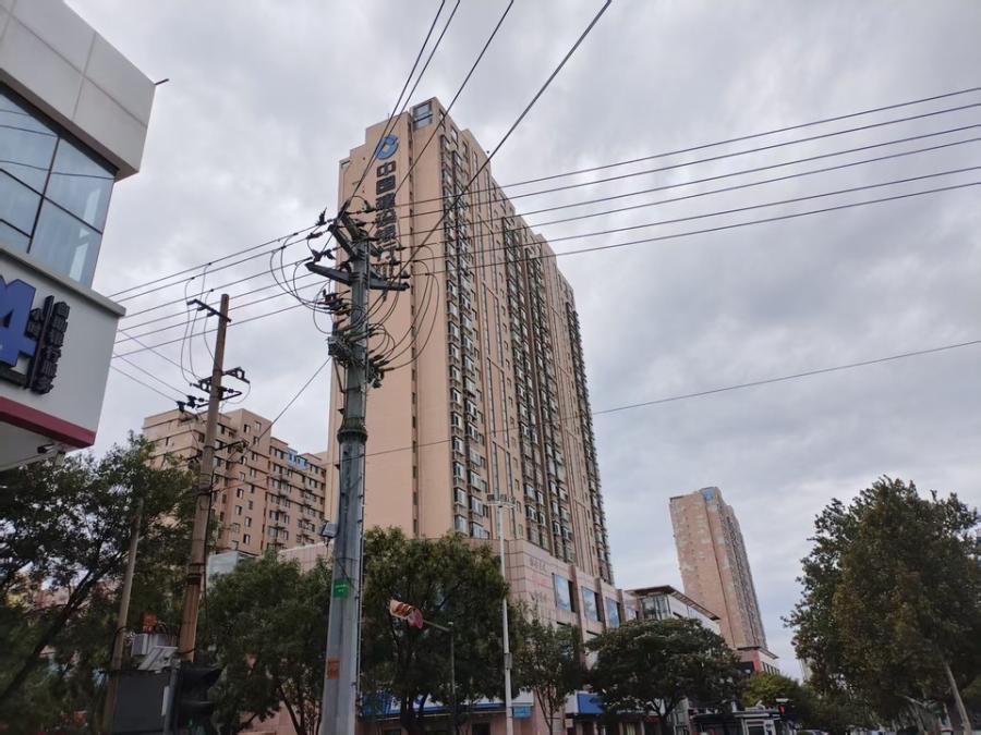 山东省济南市平阴县锦水城小区公建5号楼东二单元十层03户（附地下室7.95平方米）房产