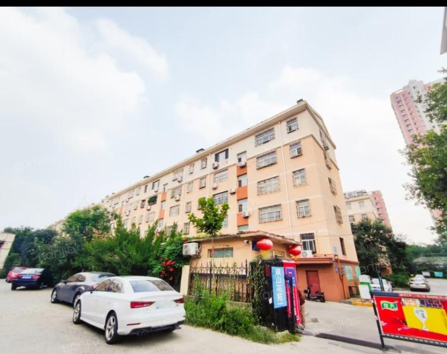 山东省济南市章丘区双山街道双山花苑3号楼206室及附属物