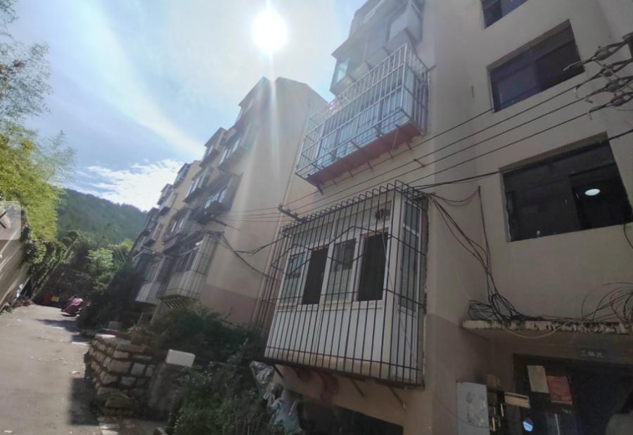 济南市历下区千佛山西路22号山东省燃料集团宿舍4号楼3-401室