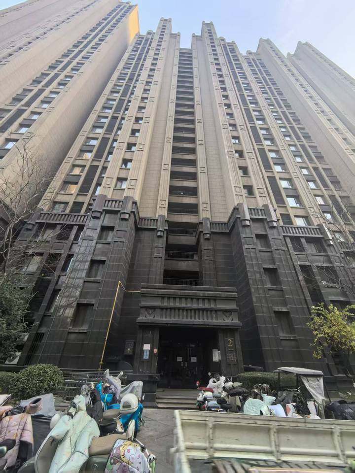 山东省济南市槐荫区经六路287号绿地新城12号楼2-2001室房屋