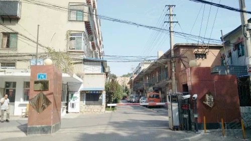 济南市市中区英雄山路78号2号楼1-403机关宿舍