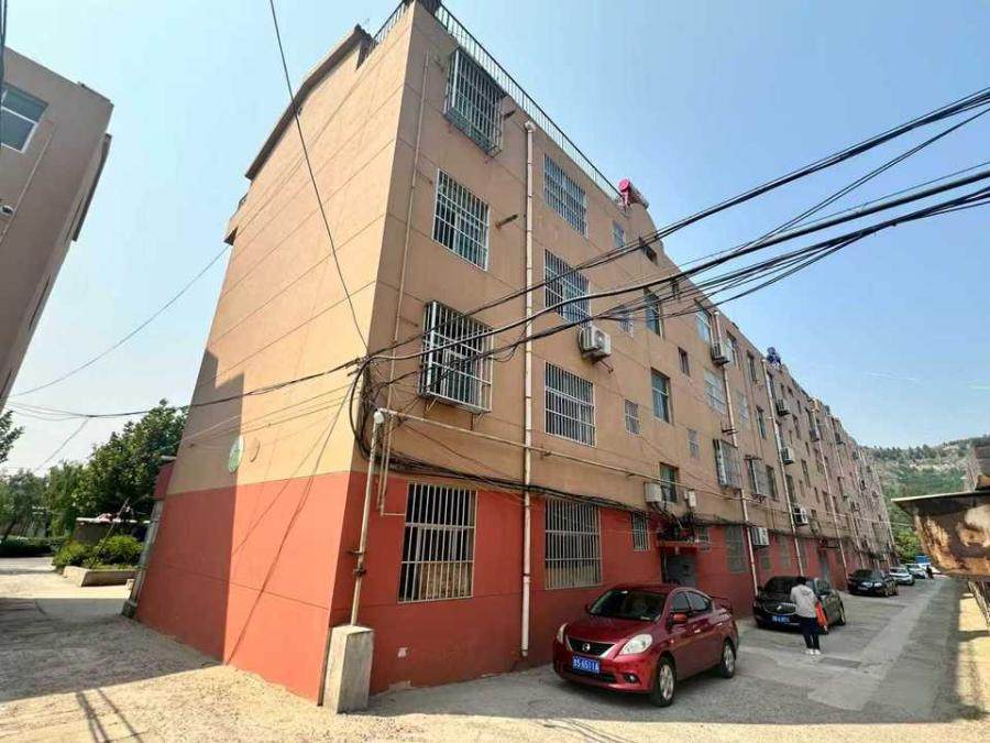 济南市莱芜区鹏泉街道办事处状元小区C2号楼1单元302房产一套（含储藏室）