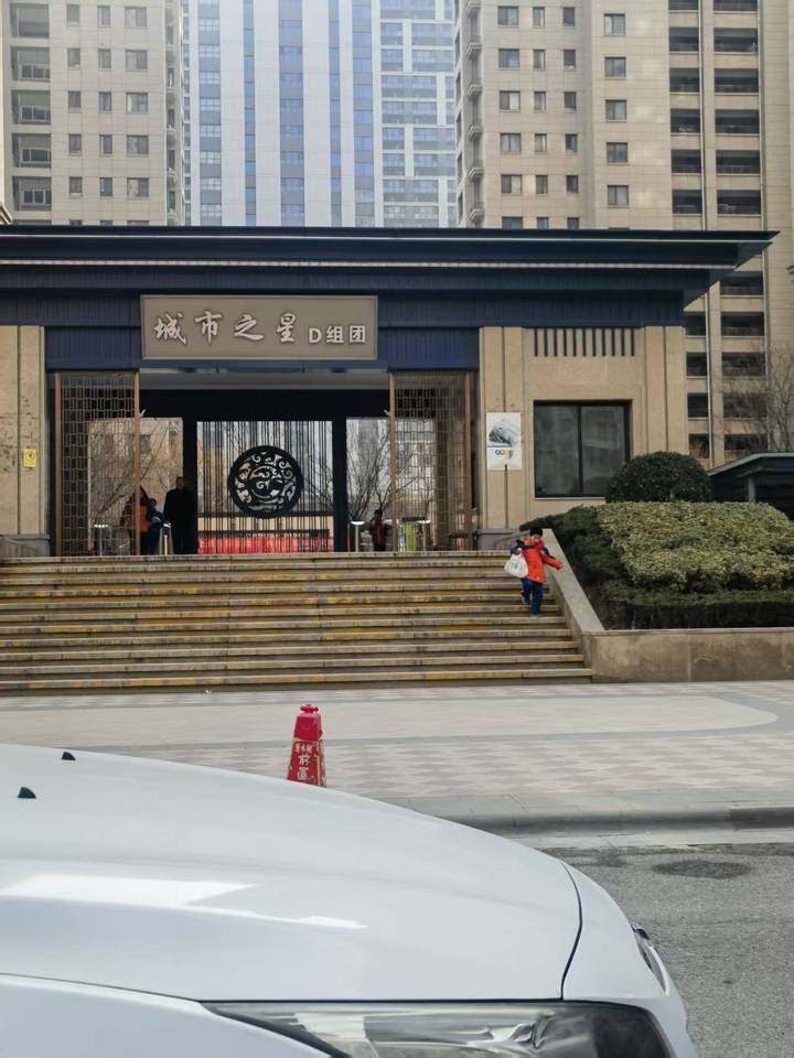 济阳区济北街道办事处开元大街77号祥生中央华府城市之星小区9号楼2-701房产及储藏室