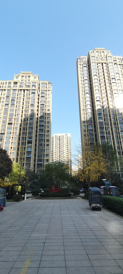 济南市槐荫区党杨路3166号绿地国际花都四区3号楼2-1004