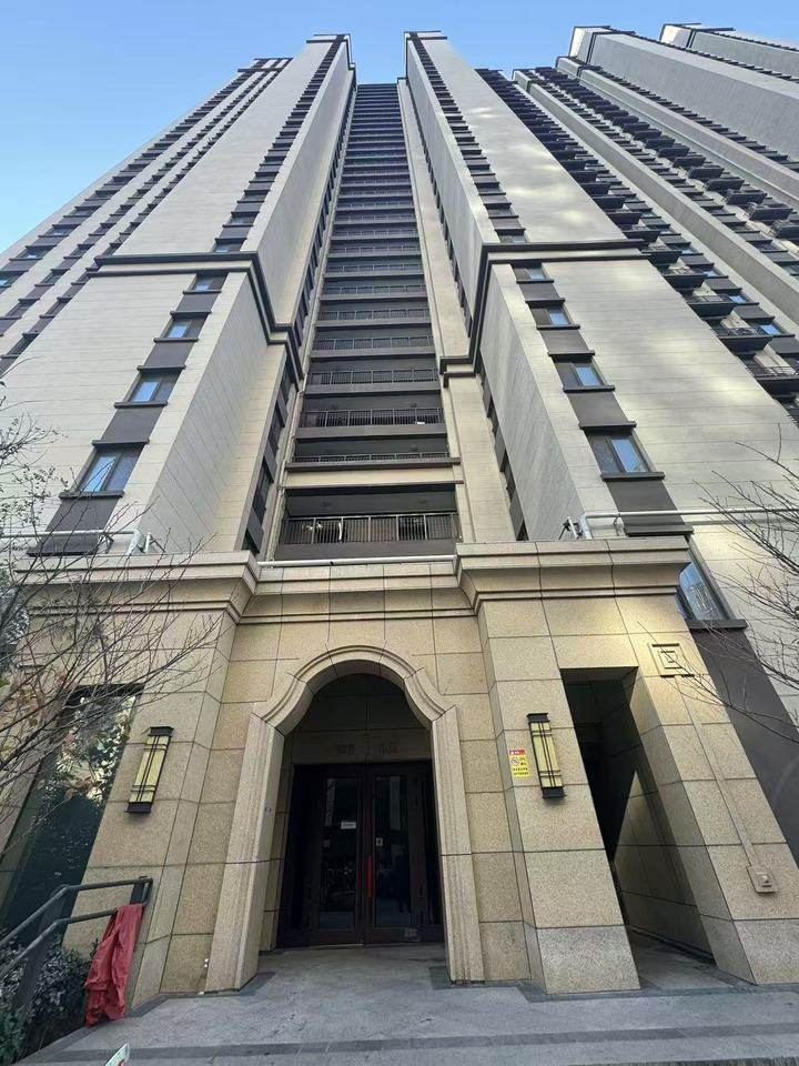 济南市市中区绿地国际百花明都10号楼1－402