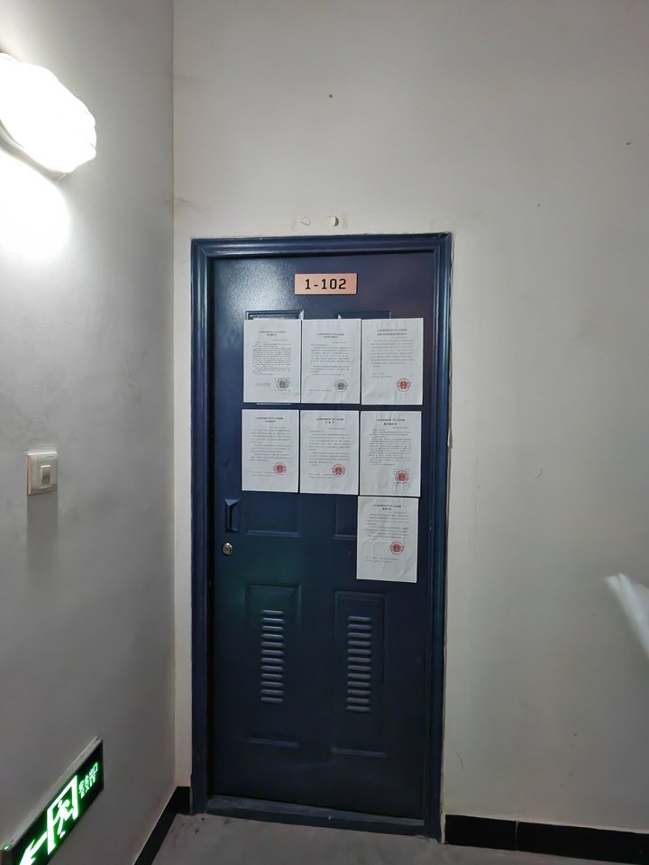 历下区绿地中央公馆一区22号楼1—102储藏室