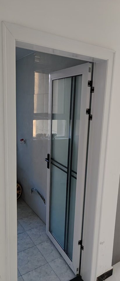 济南市莱芜区花园南路158号皇庭港湾27幢东1单元801房地产