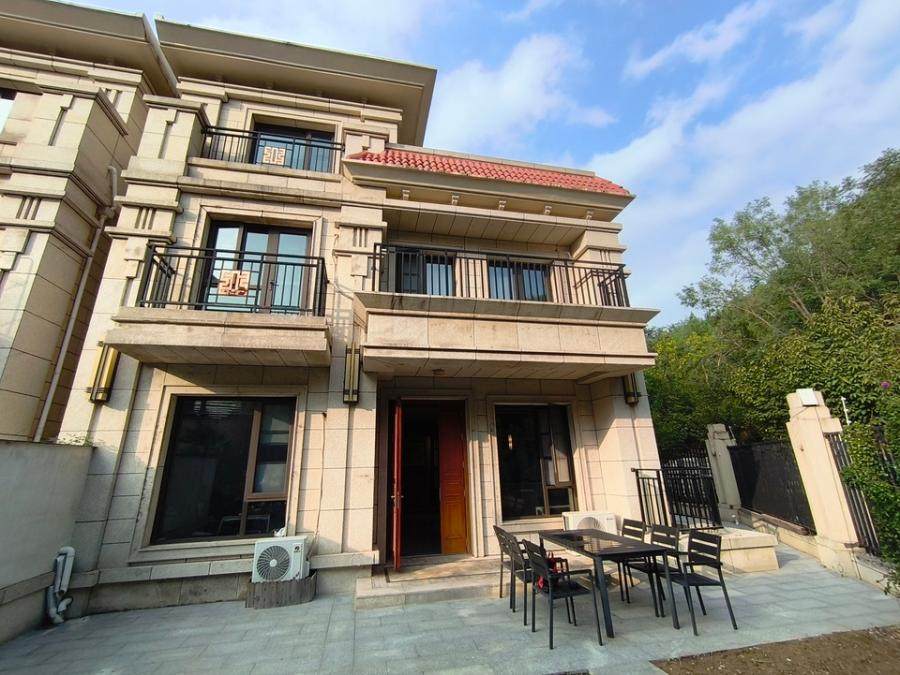 山东省济南市历下区旅游路18896号名悦山庄42号楼101房产及地下车库-175、-176、-177