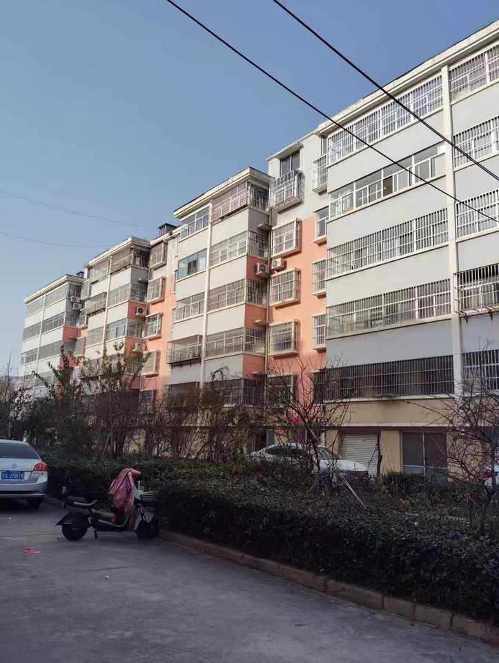 济南市莱芜区仁和花园21号楼4单元302室房产及储藏室