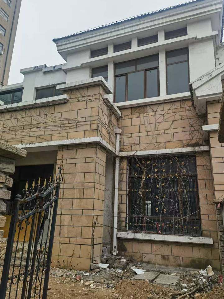 济南市莱芜区文化南路116号8幢102室房产