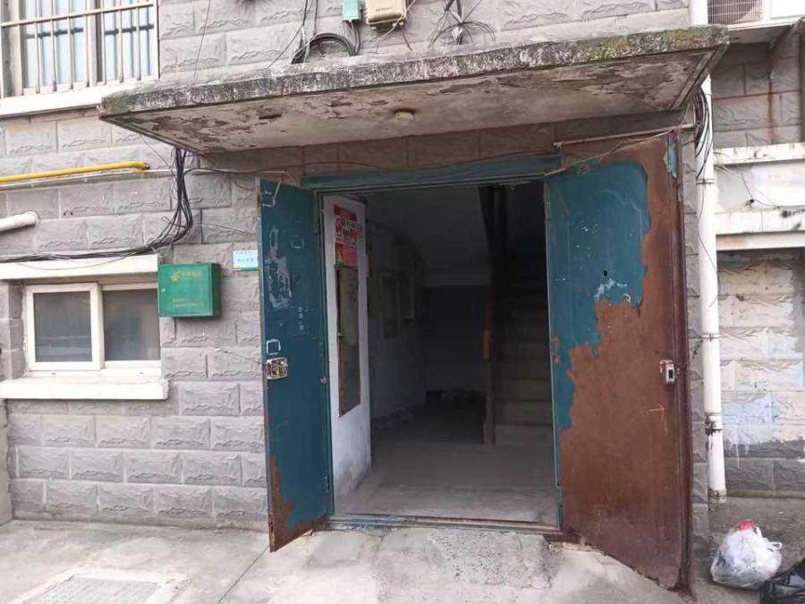 济南市莱芜区凤城东大街42号1幢西3单元202室及鲁中东大街105-1号晨晖花苑A7幢东2单元202室两套房产