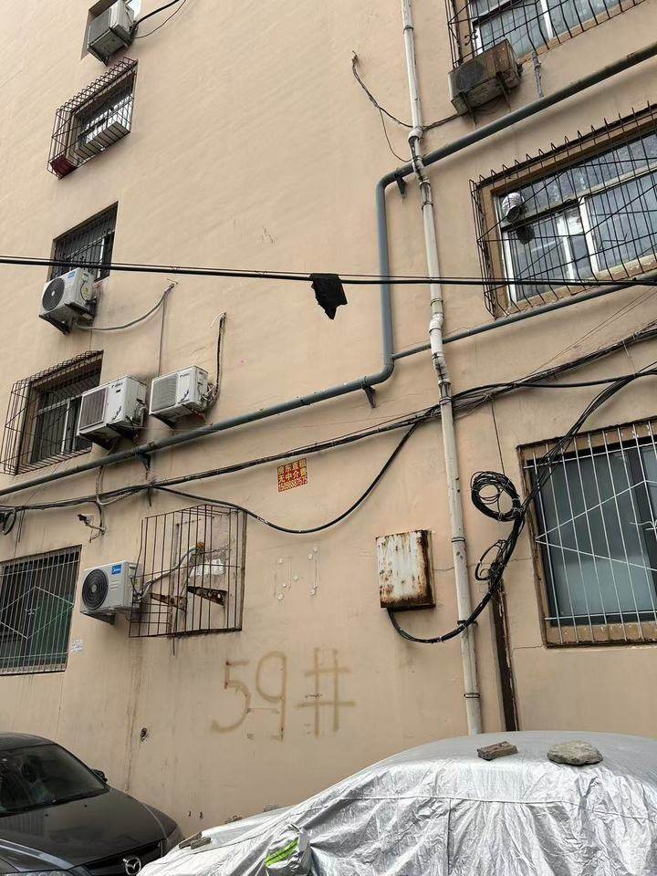 山东省济南市历城区七里堡村东1号楼3-201室房屋及1号楼地下室