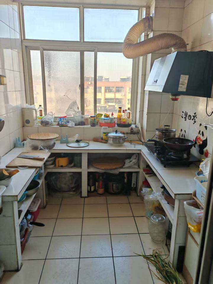 平阴县城乐盛小区5号楼东二单元六层西户（不动产权证号平阴20180001245）附地下室15.77平方米。