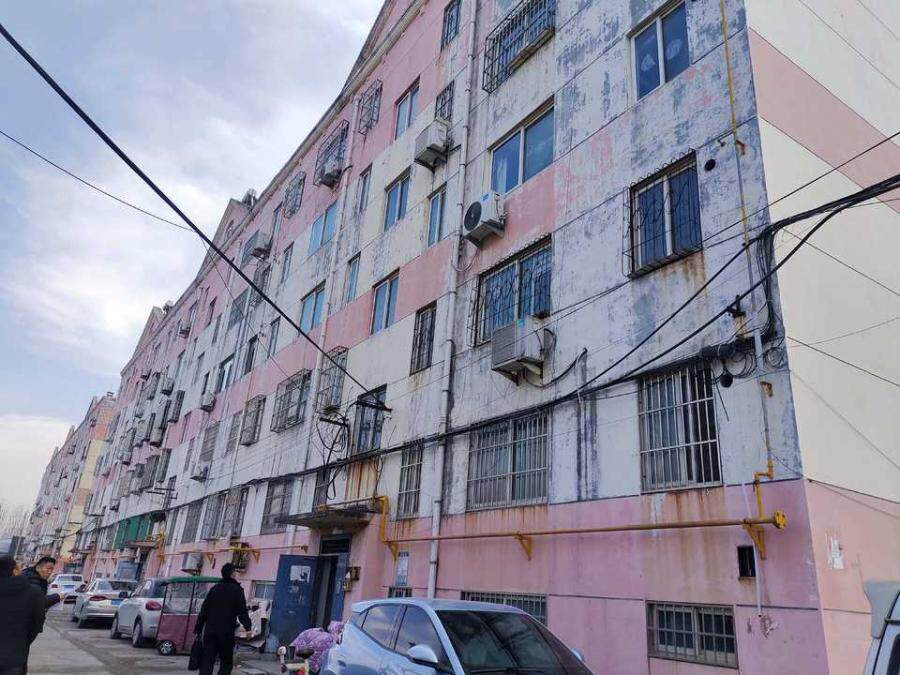 济南市章丘区明水街道吕家新村绣源大街618号1号楼西1单元3楼东户及储藏室