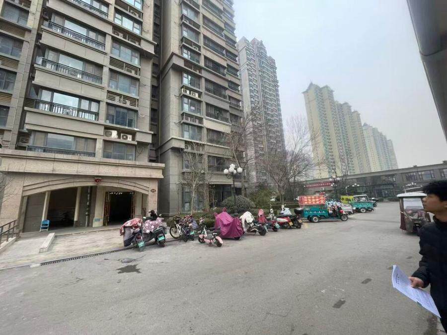 山东省济南市槐荫区泰安路887号恒大雅苑20号楼2-1402号房产。面积：（88.80㎡）。