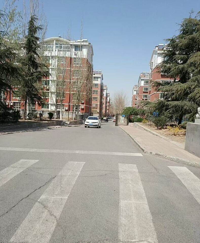 济南市章丘区明珠小区东区20号楼3单元302室房产一处及附属房（车库）一个