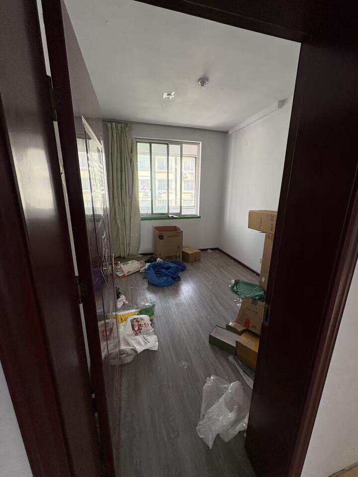 济南市历城区仲宫镇欣苑小区1号楼2-402房产及地下室