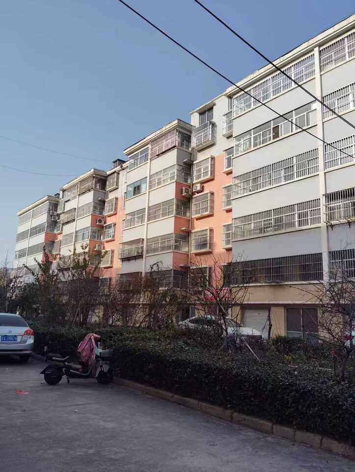 济南市莱芜区仁和花园21号楼4单元302室房产及储藏室