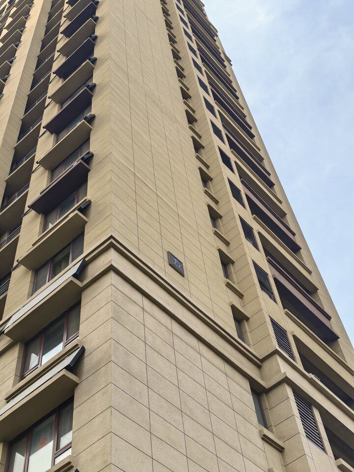 济南市市中区白马山南路23号世茂原山首府22号楼2-802房产