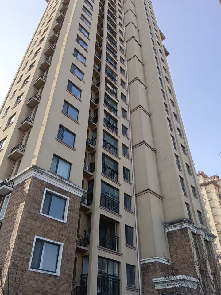 莱芜区张家洼街道办事处冯家坡书香街16号书香美域21号楼东1-2302室