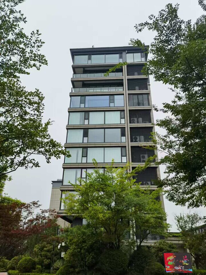 济南市历城区经十东路30099号绿地御山台小区50号楼102房产