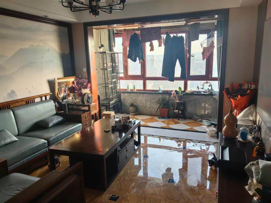 济南市章丘区圣井街道办黄旗山二号路碧桂园·凤凰城东地块二期一区8号楼1-1701、权证号为章丘20180028928