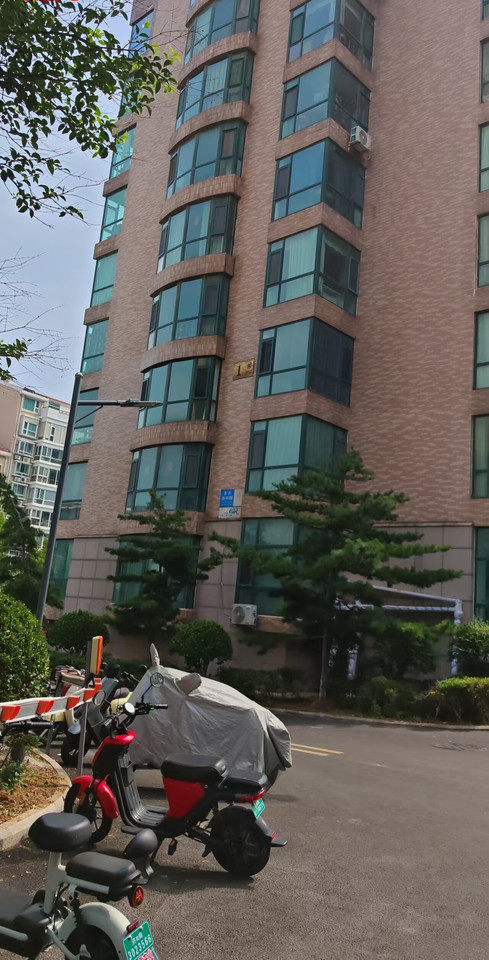 济南市历下区环山路137号永大清华园1号楼2-602房产及其储藏室