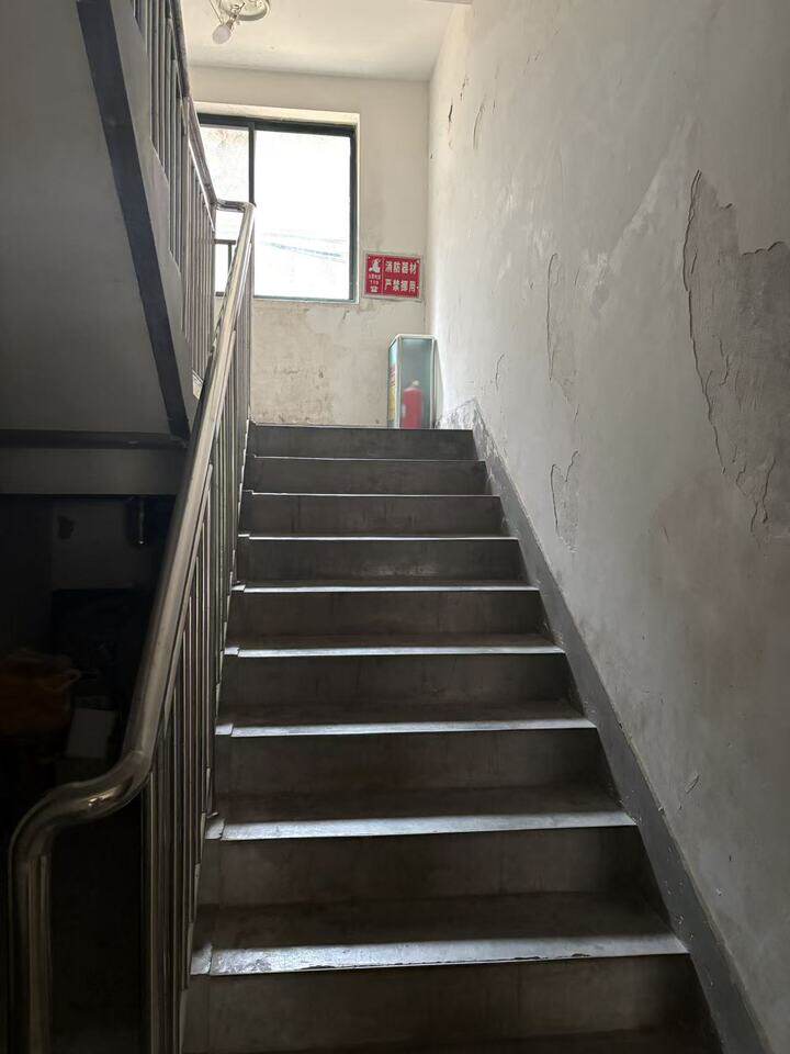 济南市市中区郎茂山小区二区8号麓秀山庄1号楼3-502