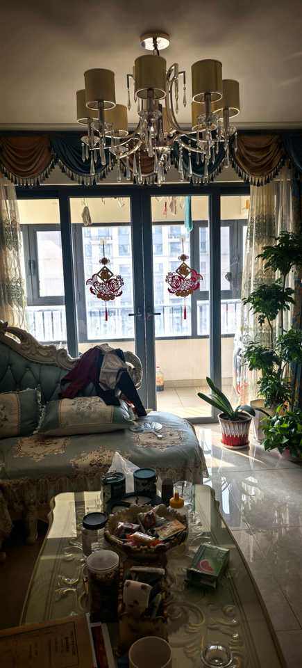 山东省济南市天桥区徐李路东侧、新黄路南侧济南恒大滨河左岸南-7地块7号楼1-2702号房产（网签不动产权证号：济南20200248740）