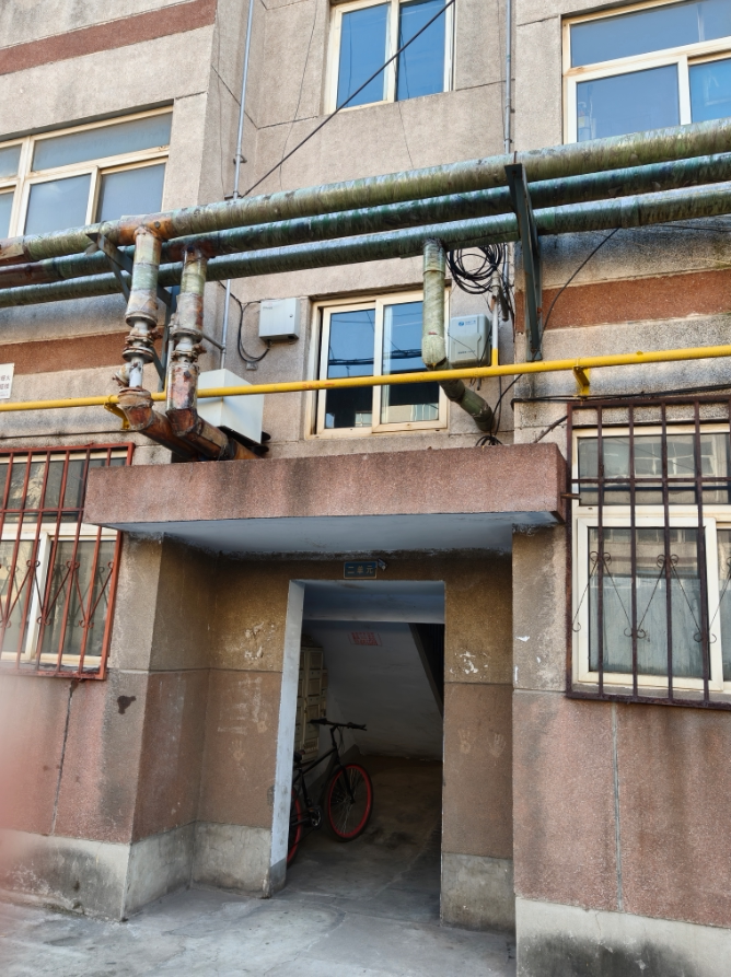 济南市钢城区双泉路331号沙河小区14幢东604室房产及储藏室