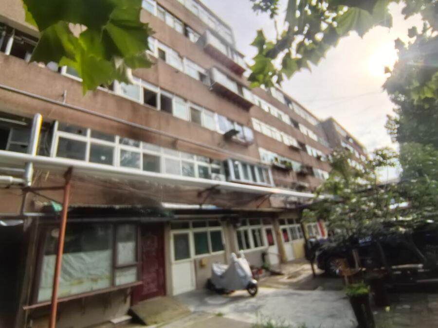 济南市历城区王舍人北街5号院16号楼1-103房产及储藏室一楼带院