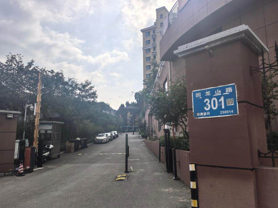 （刑）济南市历下区旅游路南、回龙山路301号回龙苑房地产开发项目2号楼4-202室房产及4- -102室储