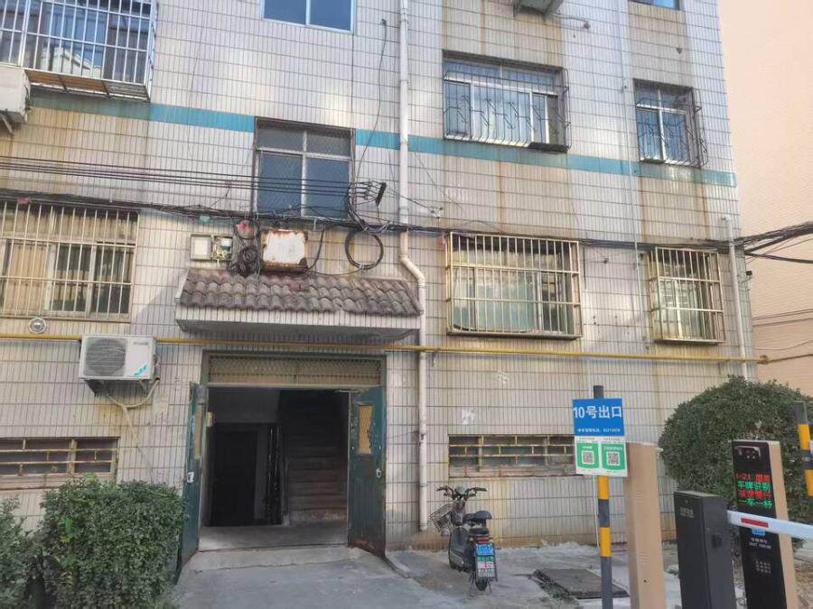 山东省济南市章丘区明水双泉路路北明堂小区6号楼601号房产及配套房一处