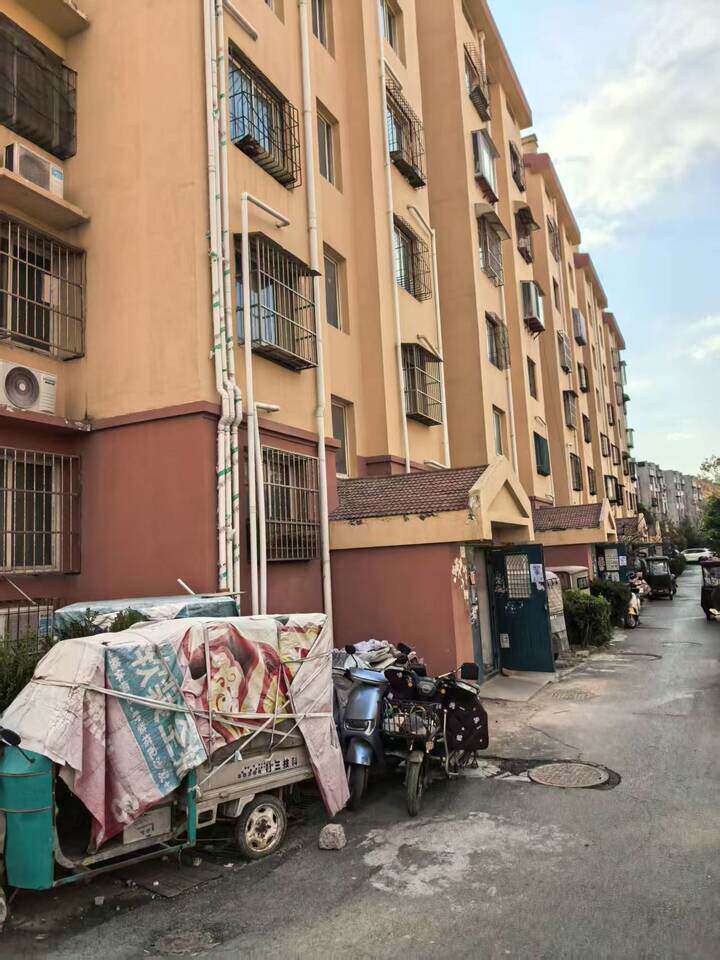 山东省济南市历城区航运路明福苑9号楼2-302室（不含室内动产）
