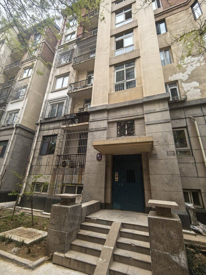 济南市历城区花园路45号1号楼4-202住宅