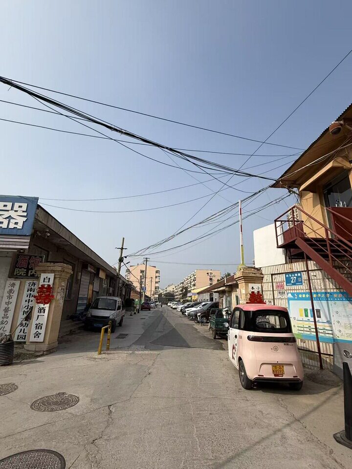 山东省济南市市中区白马山南路27号11号楼2-201号房产及附属储藏室（不动产权证号：济南20180106601）啤酒厂宿舍