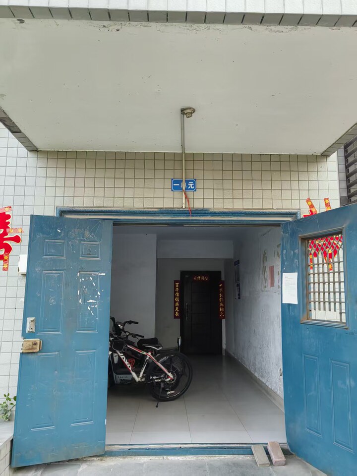 济南市章丘区福康路东首东首路北阳光花园小区东区2号楼701号房产及附属（-1）04