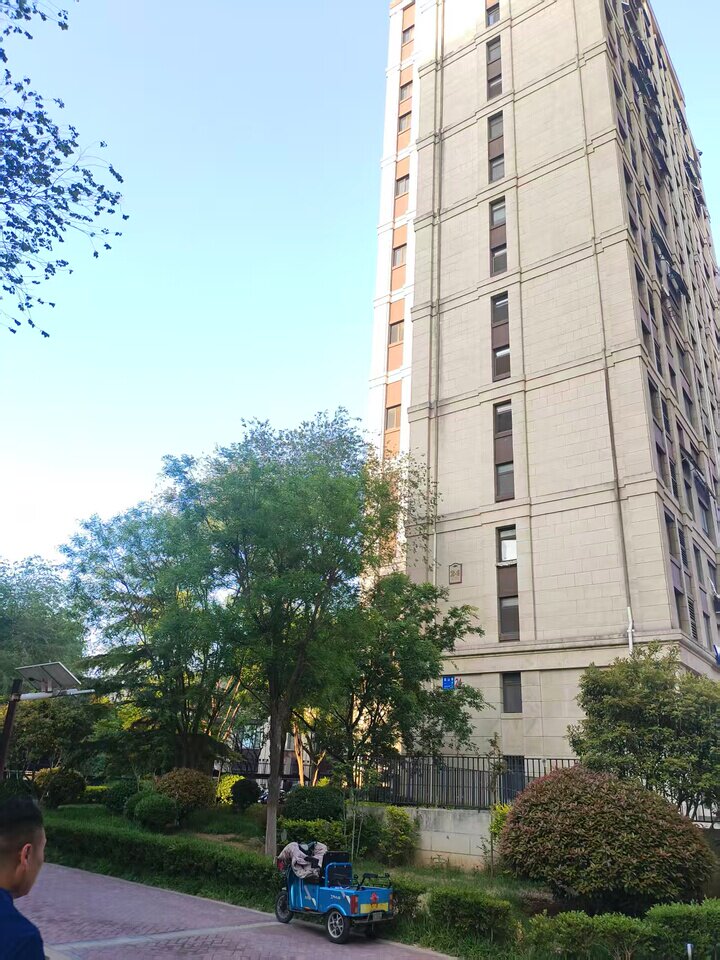 济南市市中区二环东路13333号依山郡一区24号楼1204