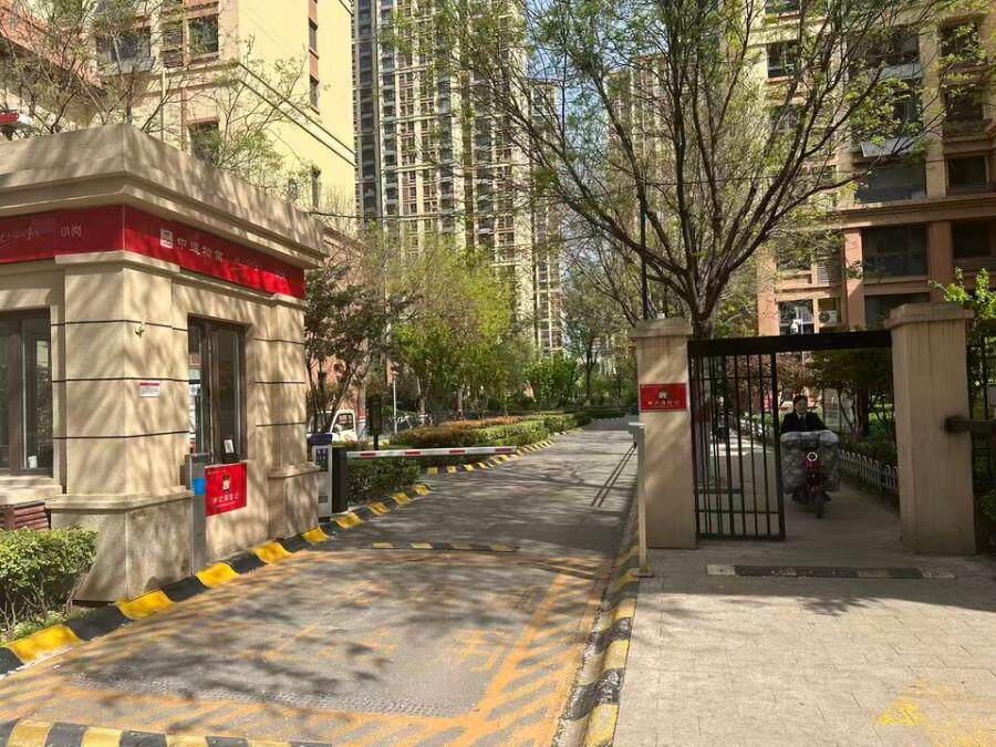 长清区大学科技园海棠路6666号中建长清湖小区40号楼2单元1002室