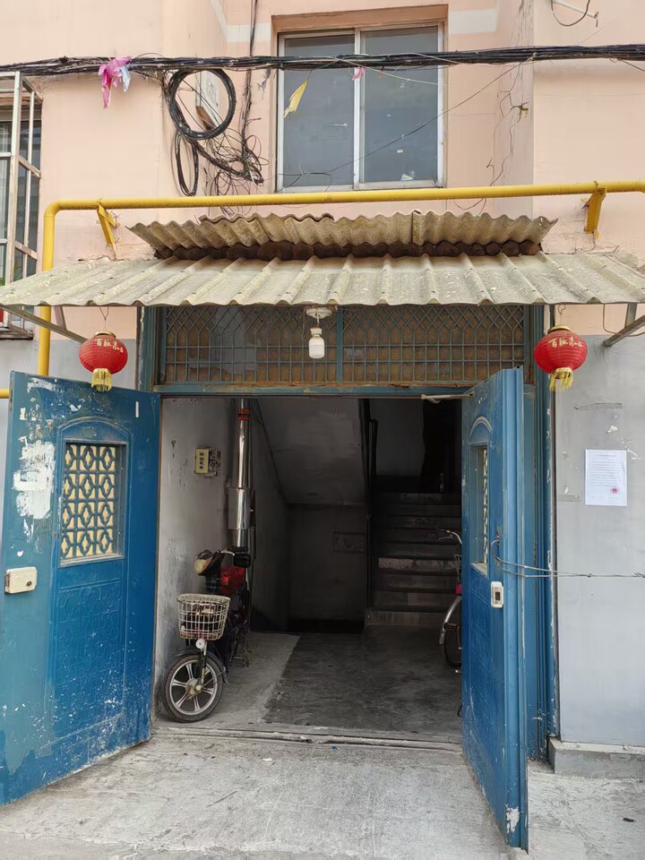 济南市章丘区明珠小区北区63号楼605号房产及配套房一处