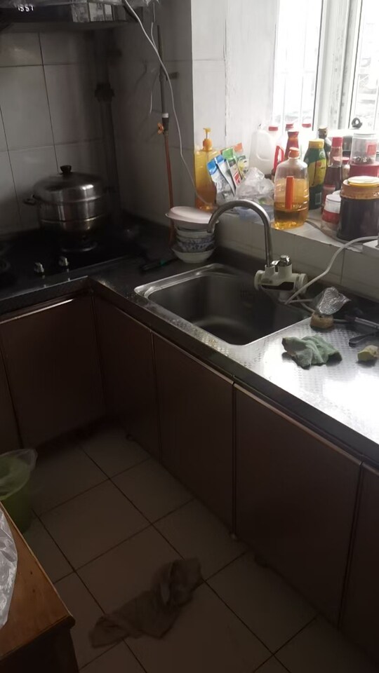济南市天桥区西工商河路13号师范南苑1号楼8-302房产及附属地下室