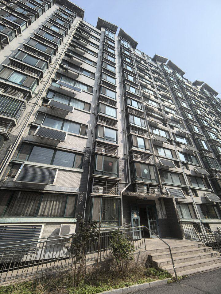 济南市历下区荆山路438号1号楼4-702房产学府蓝山苑