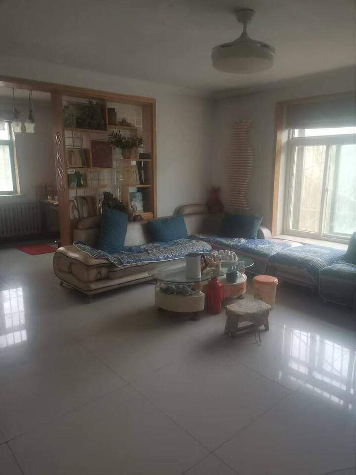 山东省济南市济阳区经三路12号4号楼4单元202室房产及车库