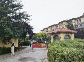 座落于山东省济南市章丘瑞境.皇冠水岸11-23号楼104、204、304房产一处