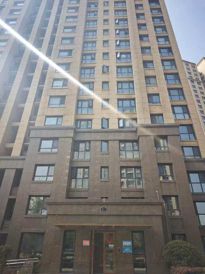 济南市章丘区明水汇泉路4566号银冠台湾不夜城7号楼2-802号房产一处
