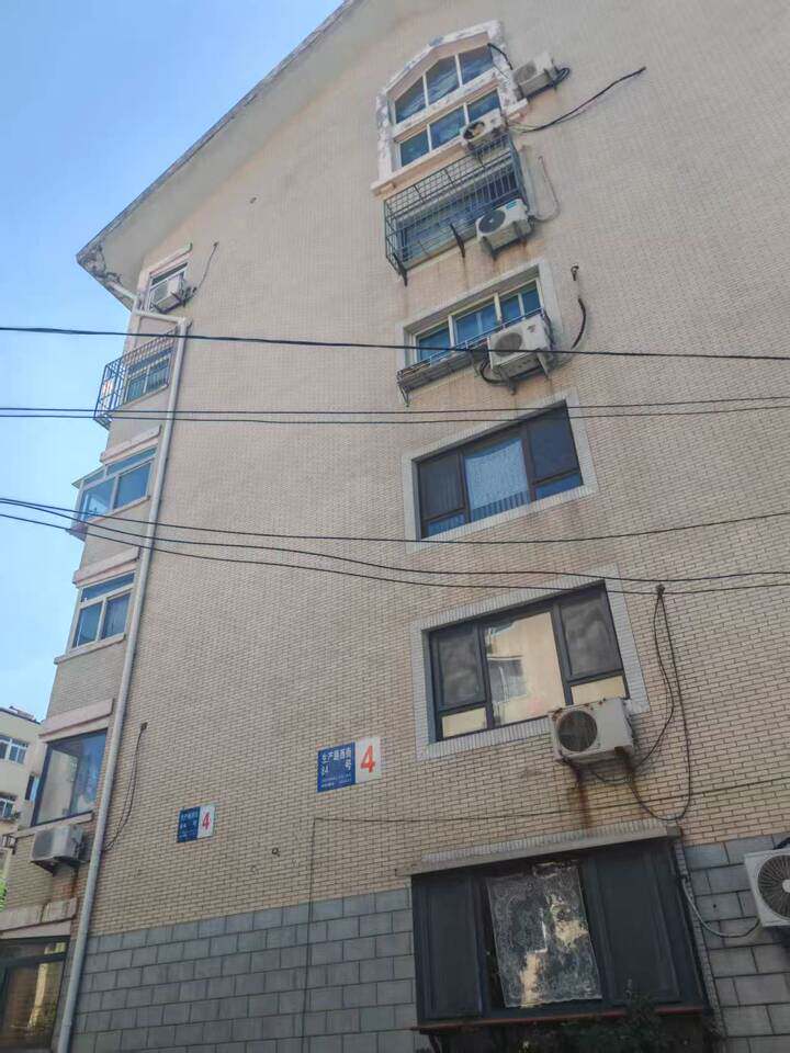 济南市天桥区三孔桥28号湖滨苑小区4号楼3-202室房产及4号楼313号地下室