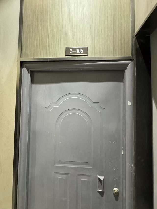济南市历城区泺华路101号中海臻园小区12号住宅2-102室住宅及2- -105、-106储藏室