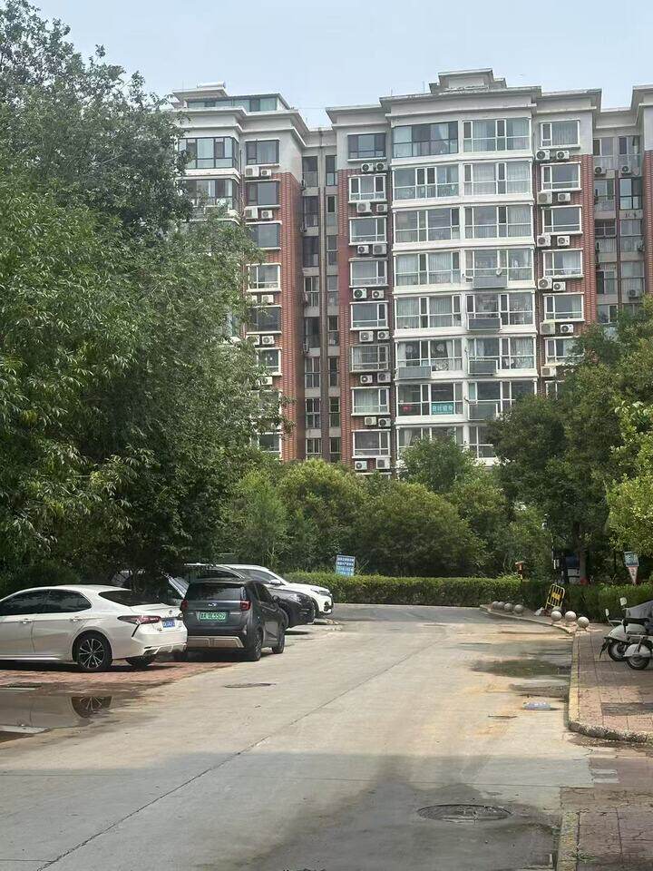山东省济南市市中区郎茂山路29号卧龙花园一区龙泰苑5号楼1-110及1-102不动产