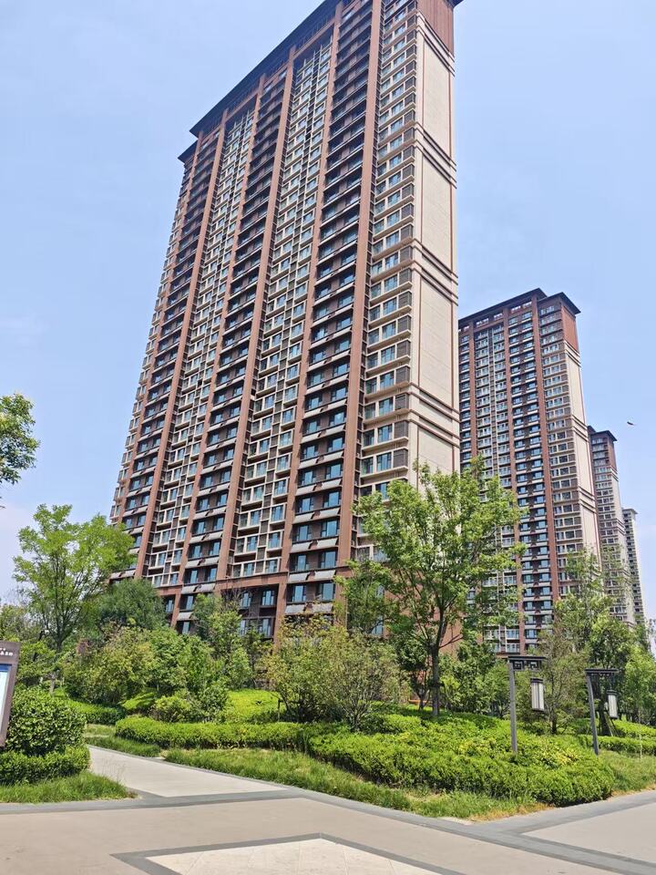 章丘区绣惠街道办事处文化路以南，太西东路以东，中心大街以北诺德·林泉名邸15(22)号楼1-3204、权证号为销售（字）202120272597
